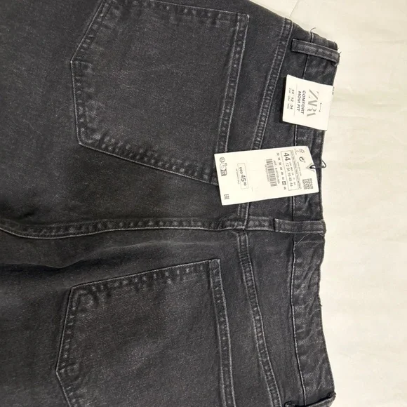 Zara Comfort Fit Mom Jeans - Black - Picture 4 of 7